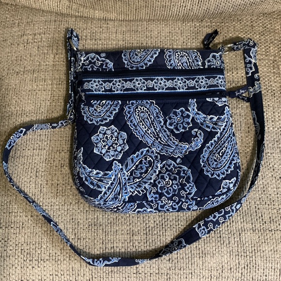 Vera Bradley Handbags - Vera Bradley Crossbody Bag